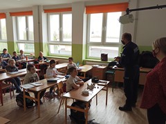 SPOTKANIE Z POLICJANTEM KLAS 1. 7V2021 (2)